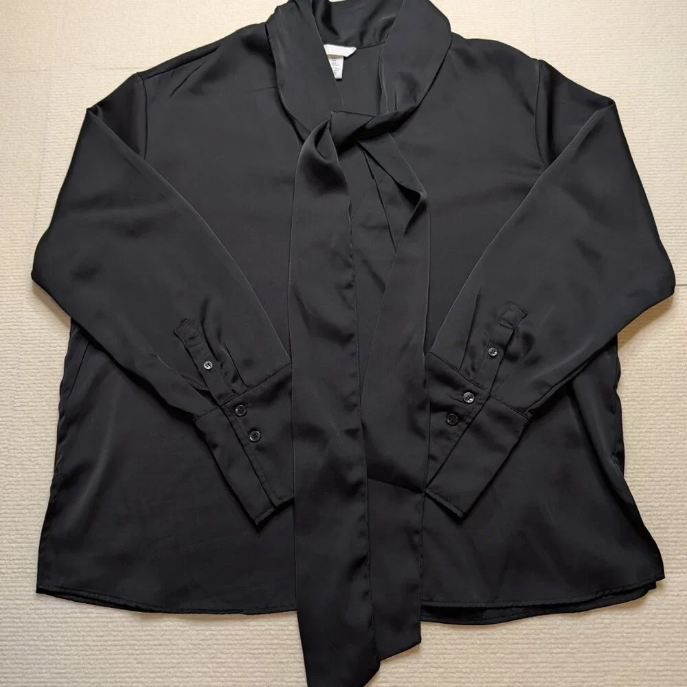 H&M long sleeve black bow tie blouse - size large - Picture 7 of 8